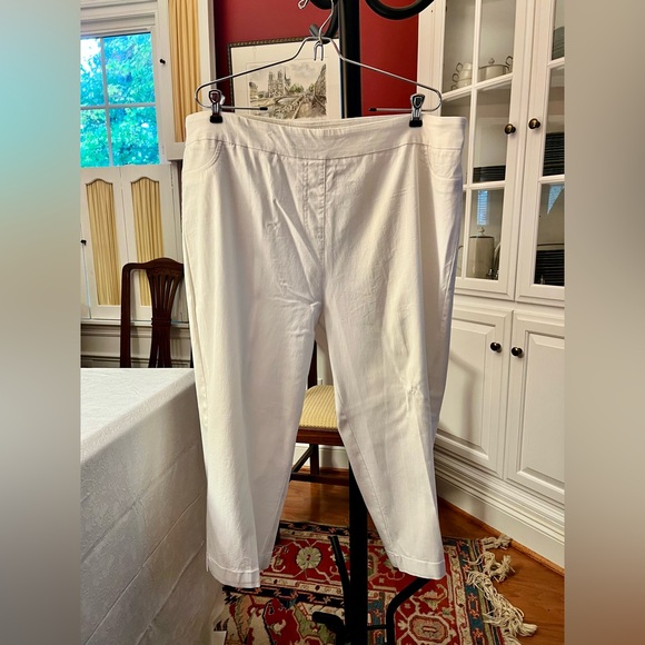 Women's Classic Cream Capris - Picture 5 of 8